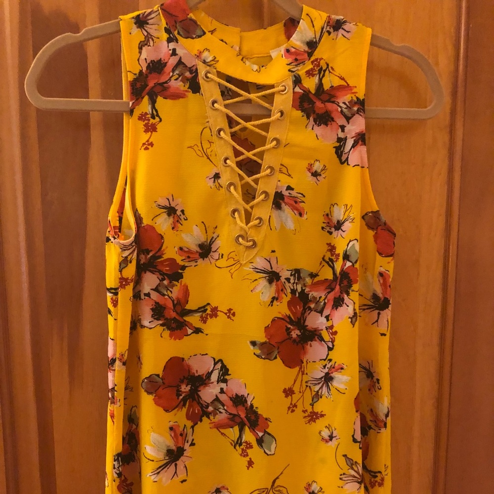 Beautiful floral lace-up shirt